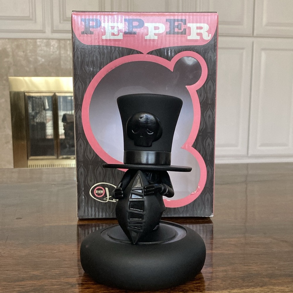 Ragnar Authentic Vinyl Toy Type Object Surrealist Figurine Pepper 3D Retro
